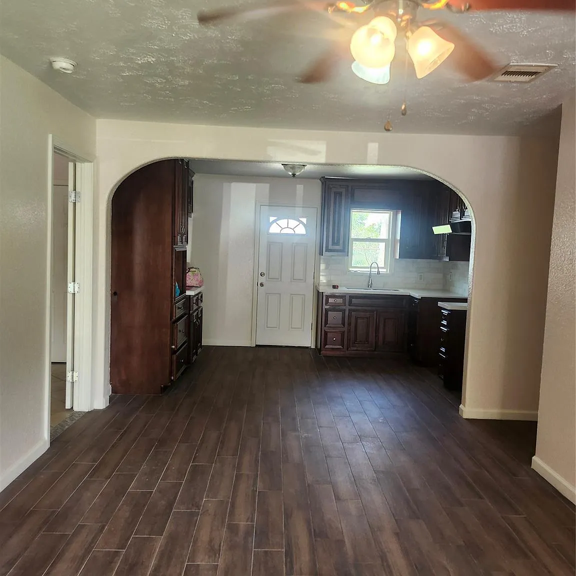 4 bed, 2.0 bath, 1207 sqft, $1,600 — Photo 3