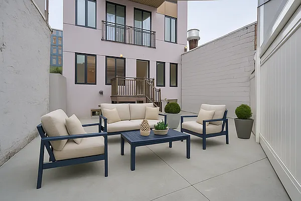 Rented by REAL New York | media 7