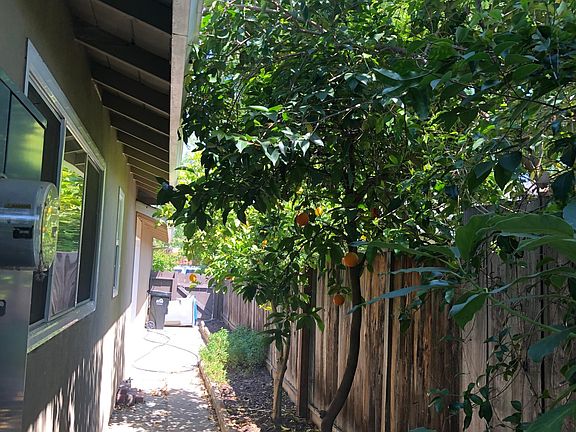 3rd image of 1471 De Tracey St