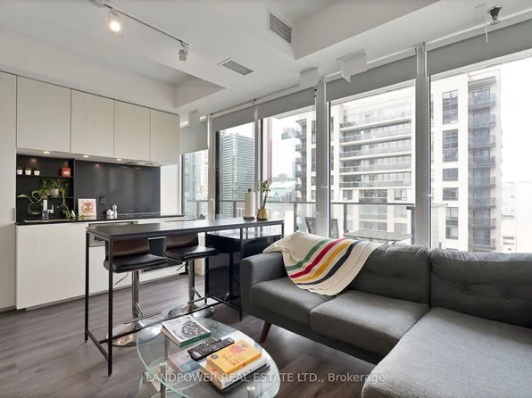77 Shuter St #2501, Toronto, ON M5B 0B8