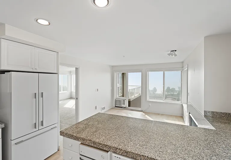 601 W Mercer Pl #401 — Photo 10