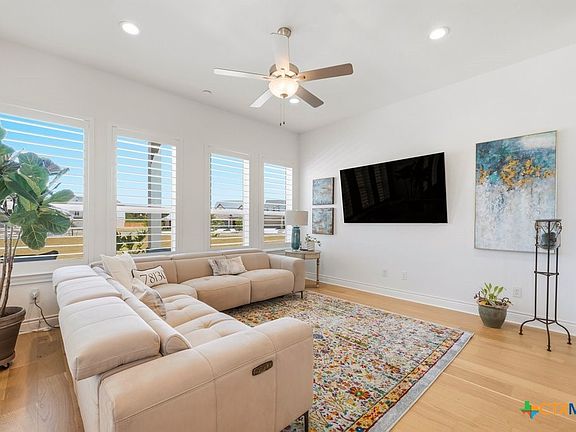 5th image of 634 Chambray Rd