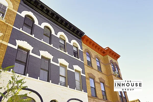 Rented by The InHouse Group | media 30