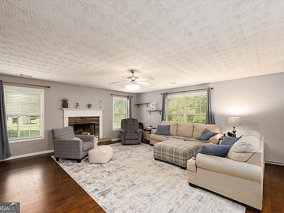 4th image of 621 Wellington Ln
