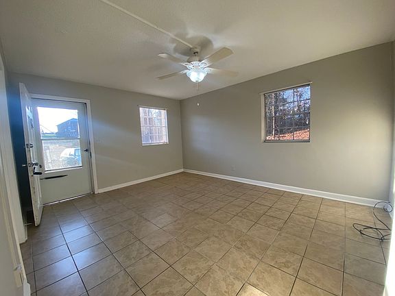 5th image of 206 Pinecrest Dr APT 1