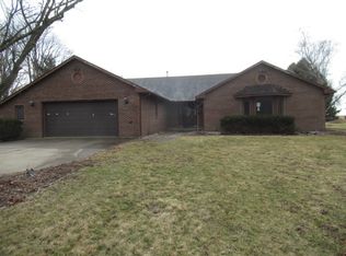 153 Lake Rd, Seymour, IL 61875