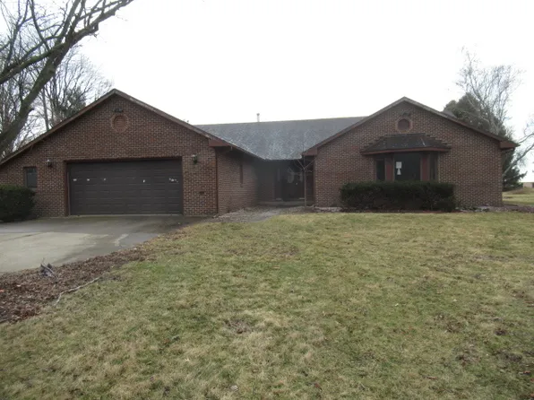 153 Lake Rd, Seymour, IL 61875