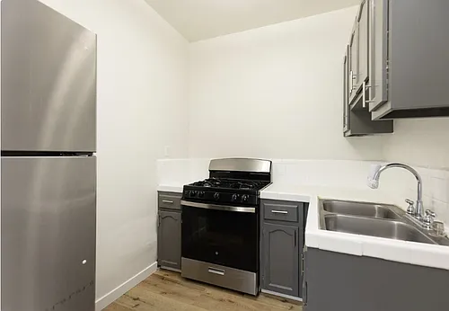 426 S Manhattan Pl Photo 1