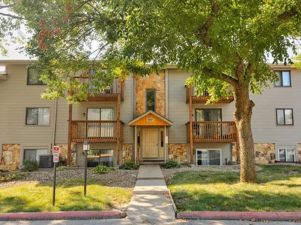 9527 University Ave APT 21, Clive, IA 50325