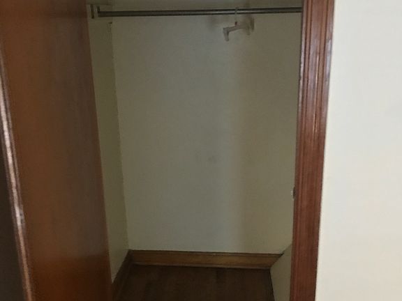 4th image of 183 Roosevelt Ave