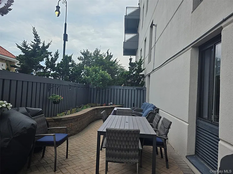 100 W Broadway #1F — Photo 3