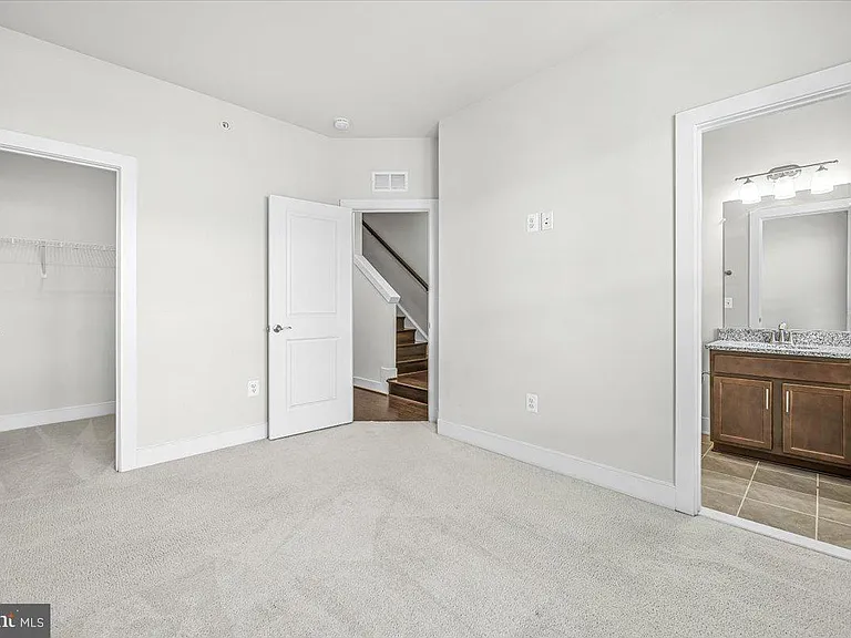 115 Dickenson Dr — Photo 24