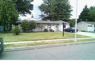 16 Incurve Rd, Levittown, PA 19057