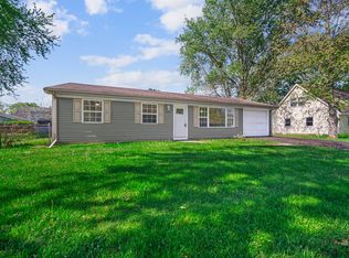 390 Stonehill Dr, Valparaiso, IN 46385