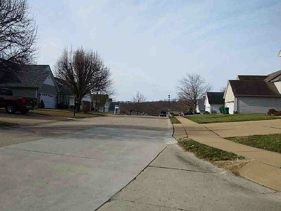 Exterior Neighborhood (street photo)