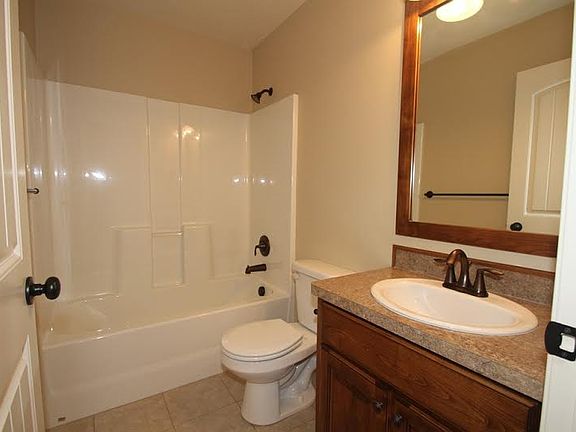 4th image of 2653 Clarence Pl