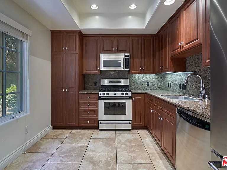 851 N San Vicente Blvd #102 — Photo 11