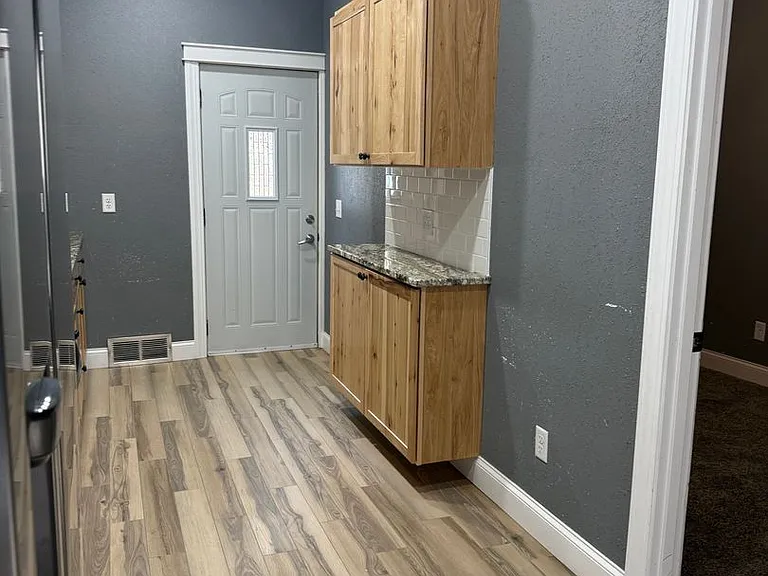 226 Ferry St — Photo 2