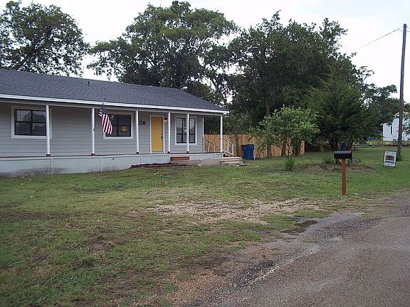 2nd image of 202 Cotton St