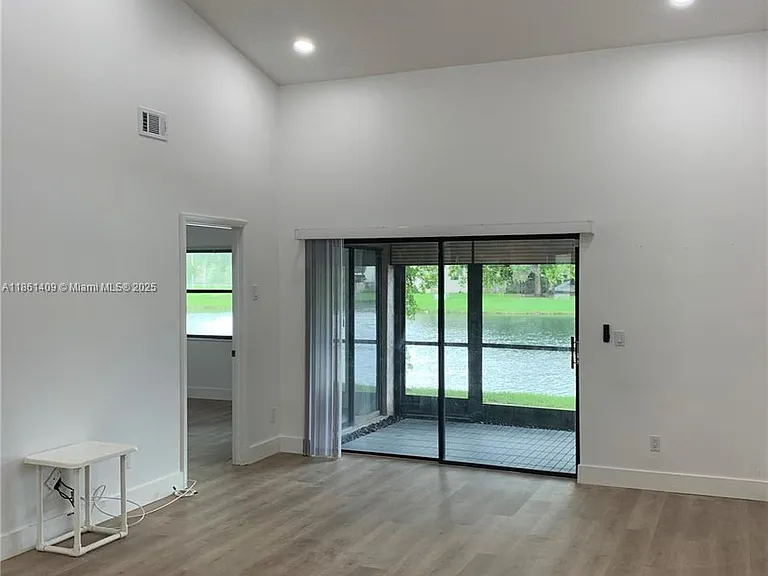3532 NW 95th Ter — Photo 5