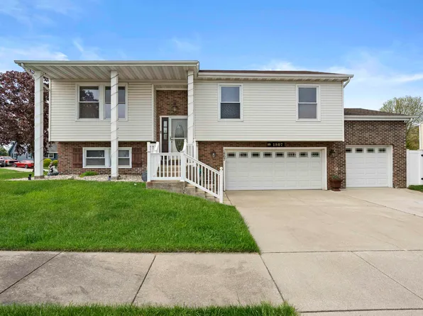 1807 Saint George Dr, Schererville, IN 46375