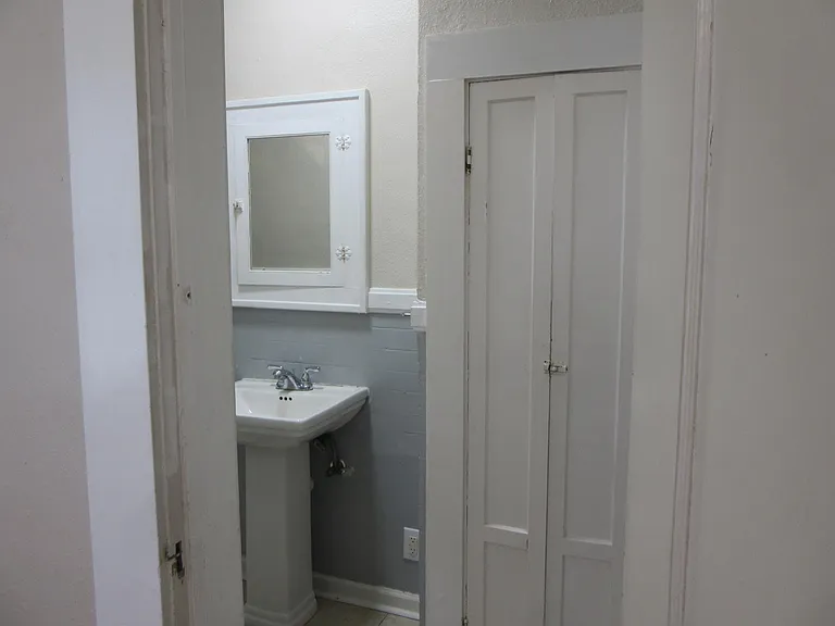 207 E Ann St — Photo 13