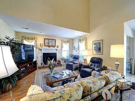 5th image of 36 Alicia Ct