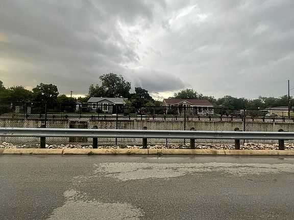 4th image of 2510 W Mulberry Ave.