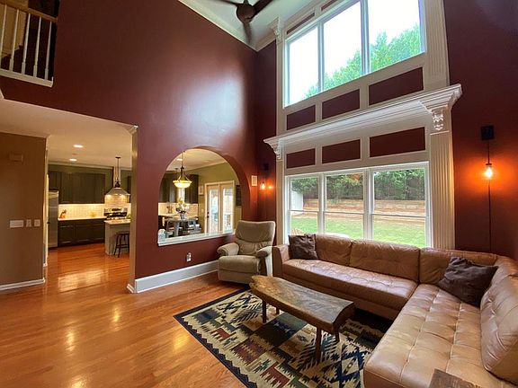 4th image of 109 Middlebrooke Ct
