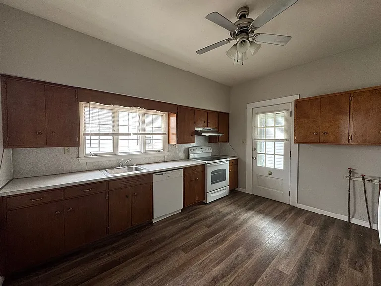 200 E. High St. — Photo 14
