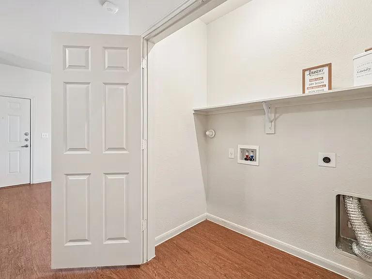 Culebra Creek Apartments — Photo 7