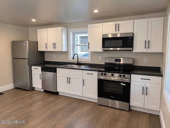 2nd image of 123 Carpenter St