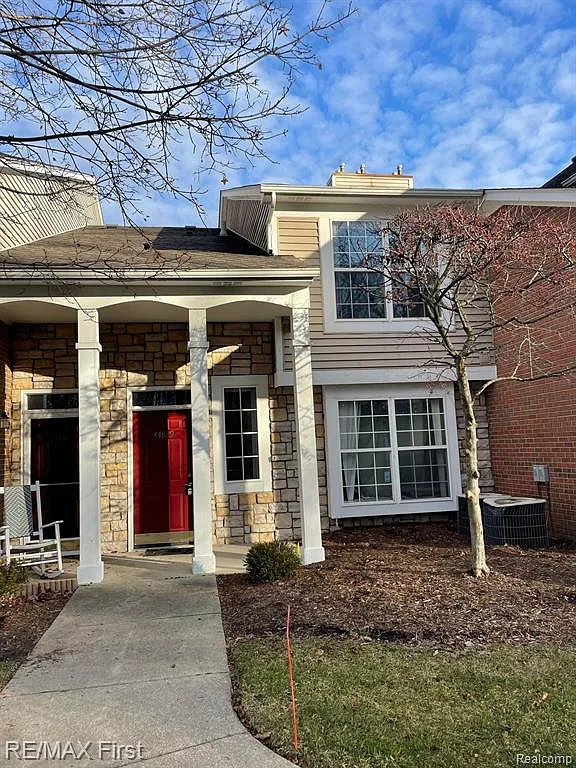 2 bed, 2.0 bath, 1324 sqft, $1,700 — Photo 1