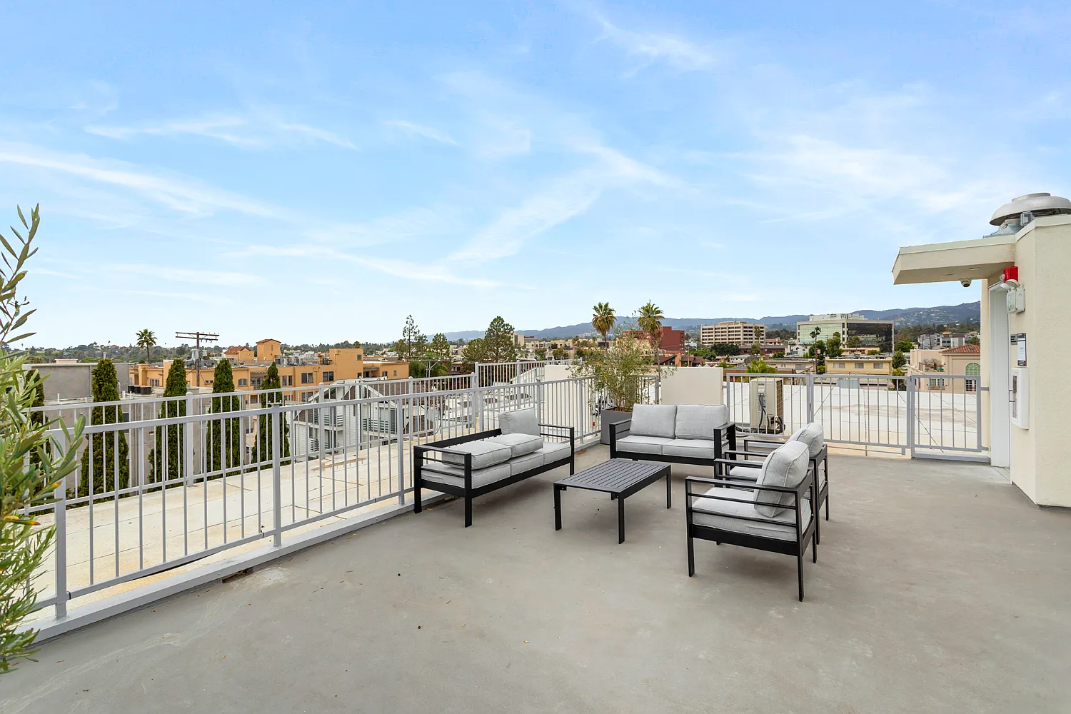 11727 Kiowa Ave — Photo 4