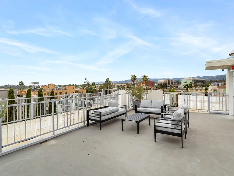 11727 Kiowa Ave — Photo 4