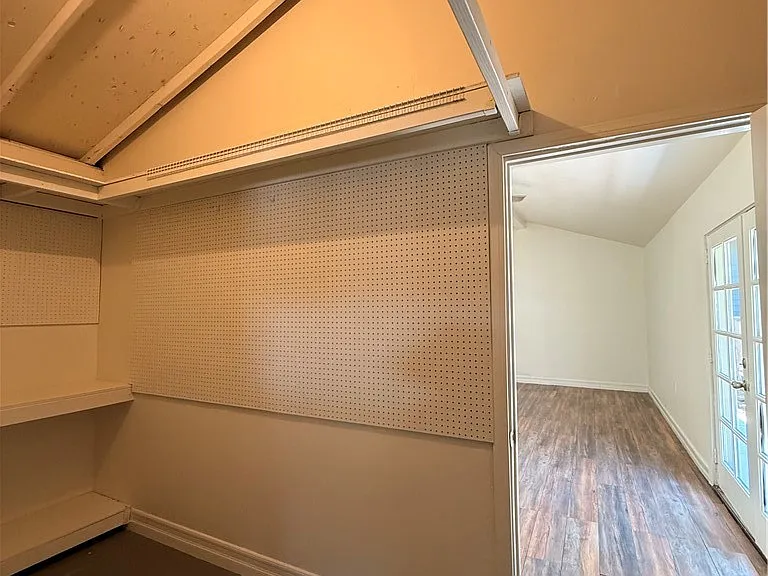 1631 Walworth Ave — Photo 20