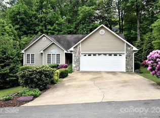 89 Turnabout Ct, Waynesville, NC 28785