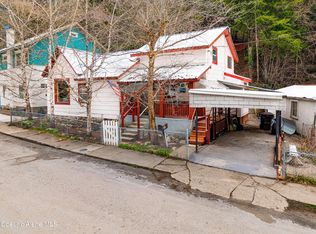 176 King St, Wallace, ID 83873