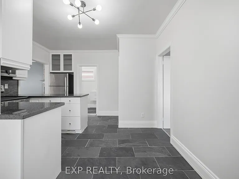 1052 Alexandra Ave — Photo 12