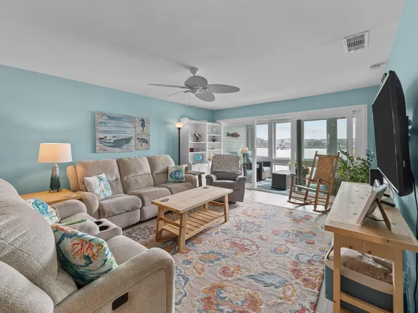 48 Mariners Cay Dr, Folly Beach, SC 29439