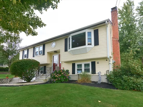59 Long Hill Dr, Leominster, MA 01453
