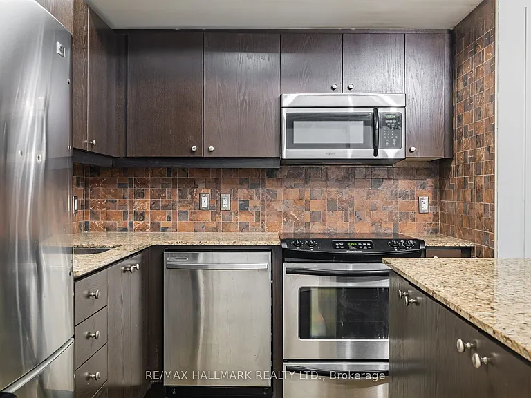 201 Carlaw Ave #L06 — Photo 6
