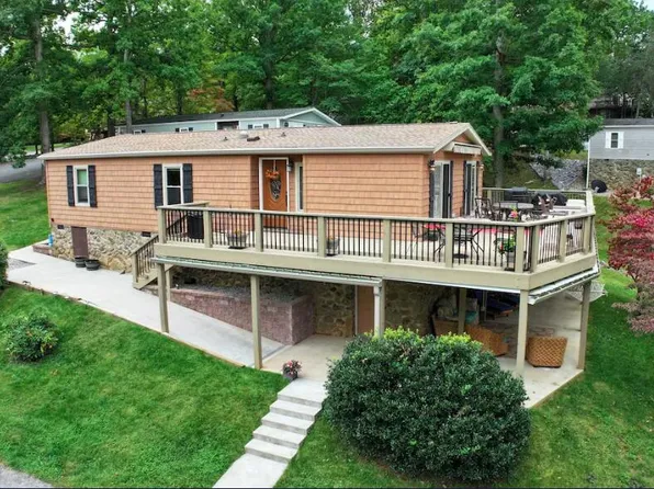102 Hiram Way, Huddleston, VA 24104