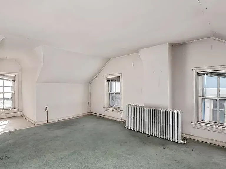 227 E Garrison St — Photo 15