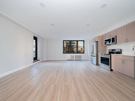 3rd image of 400 E 57th St #18BN