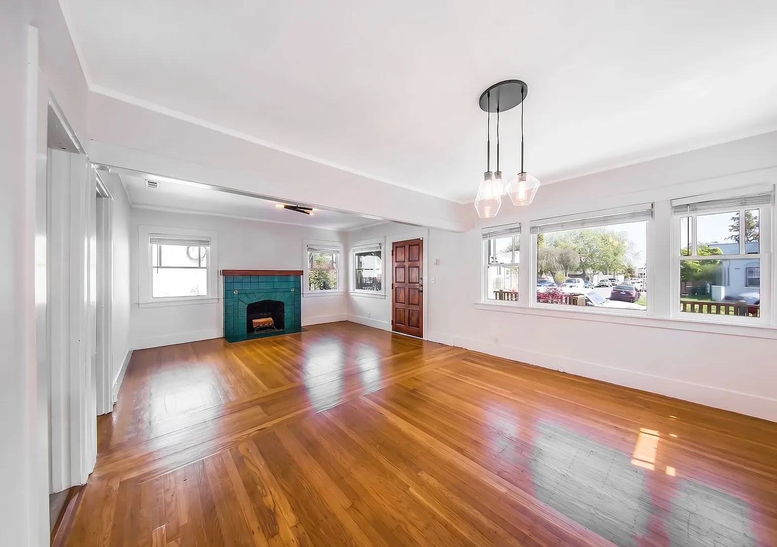 Fully Updated Vintage Home - 2 Bed, 1 Bath in Oakland | Retro Elegance & Detached Finished Garage — Photo 4
