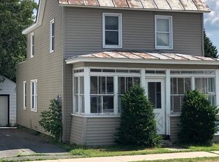 29 Maple St, Rouses Pt, NY 12979