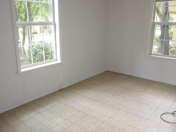 4th image of 1706 N Troup St