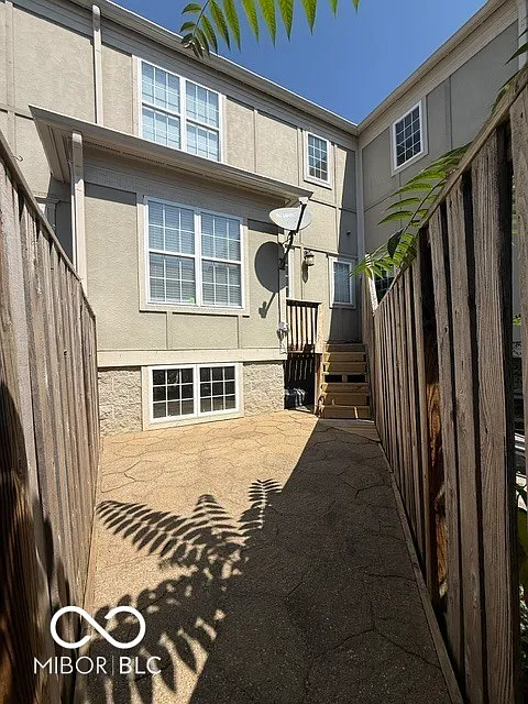 2 bed, 2.5 bath, 1794 sqft, $3,200 — Photo 3