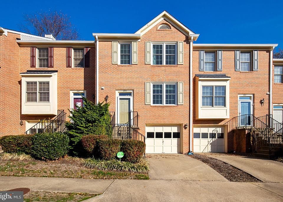 Welcome Home to 395 S. Pickett St !